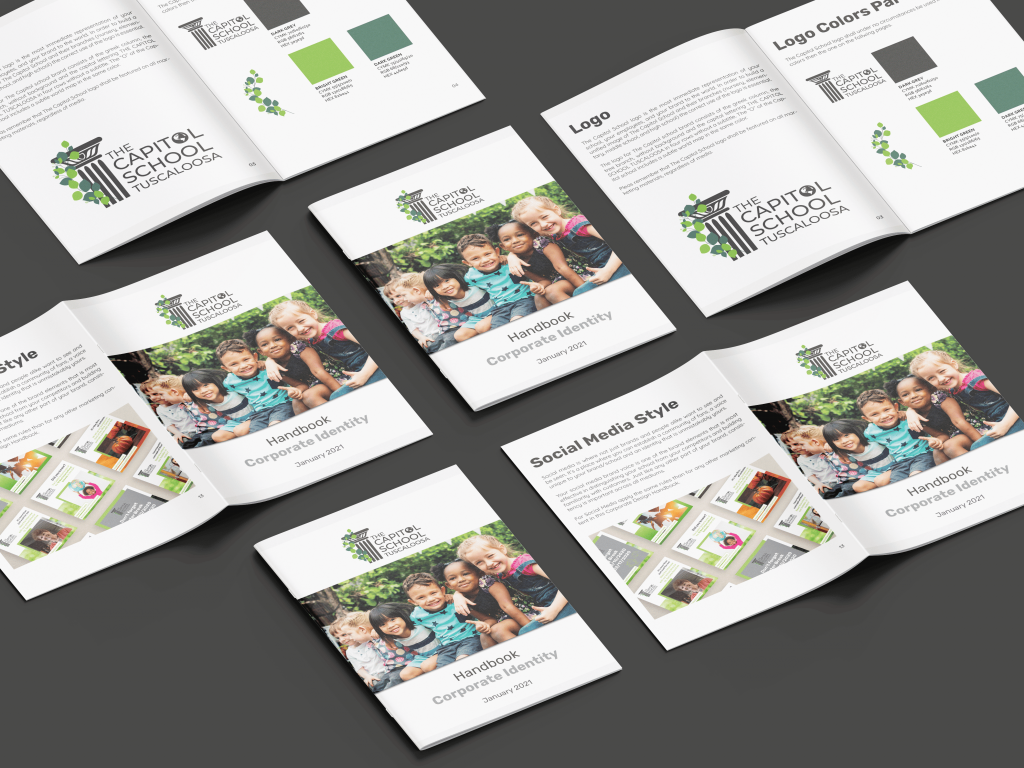 Mehrere aufgeschlagene Seiten des CD-Hefts der Capitol School