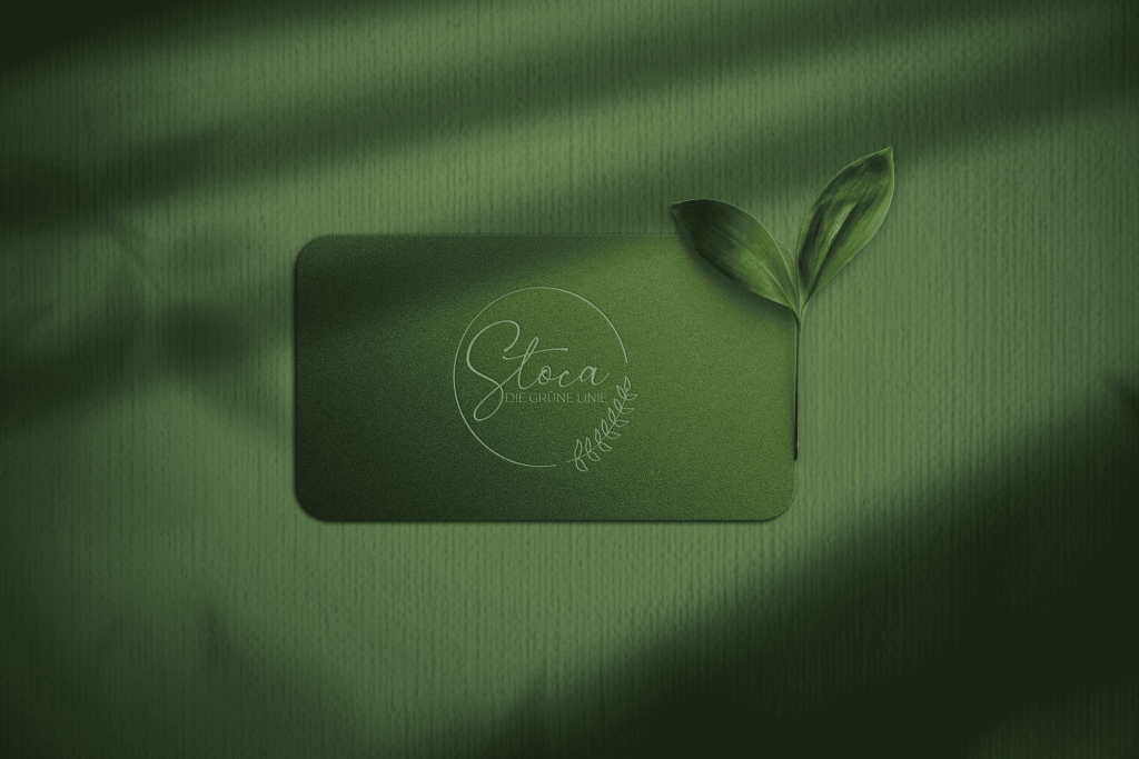Grüne Karte mit Stoca-Logo auf grünem Hintergrund