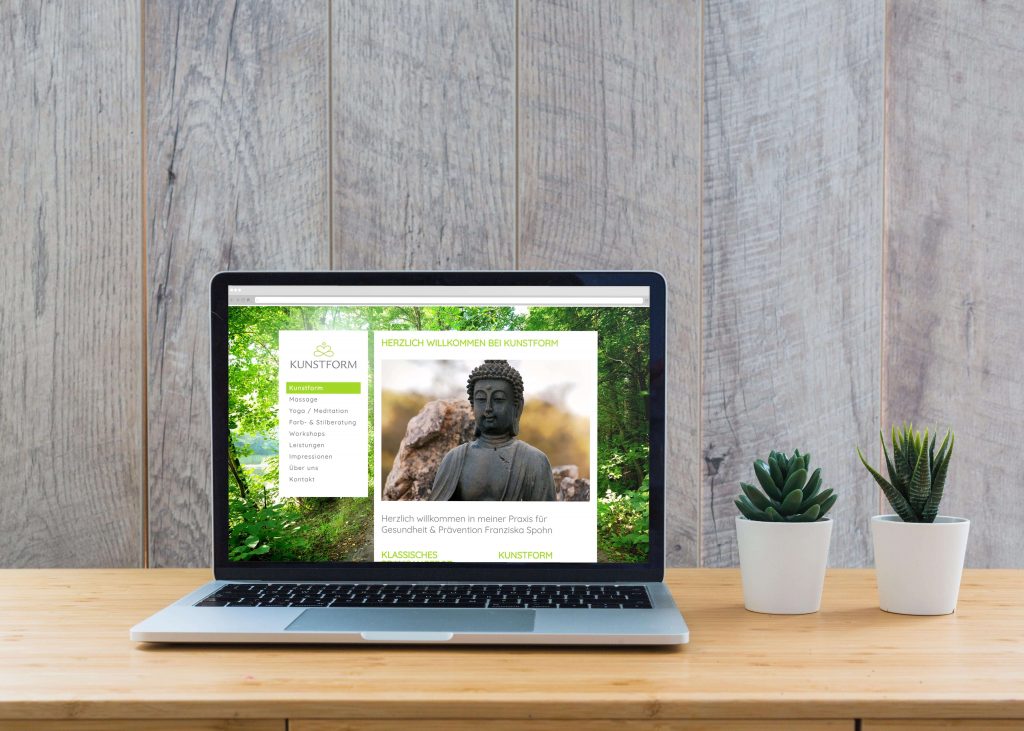 Praxis-Website KUNSTFORM in Grün auf Laptop